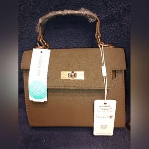 URBAN EXPRESSIONS MAYFAIR CROSSBODY IN OLIVE BRAND NEW